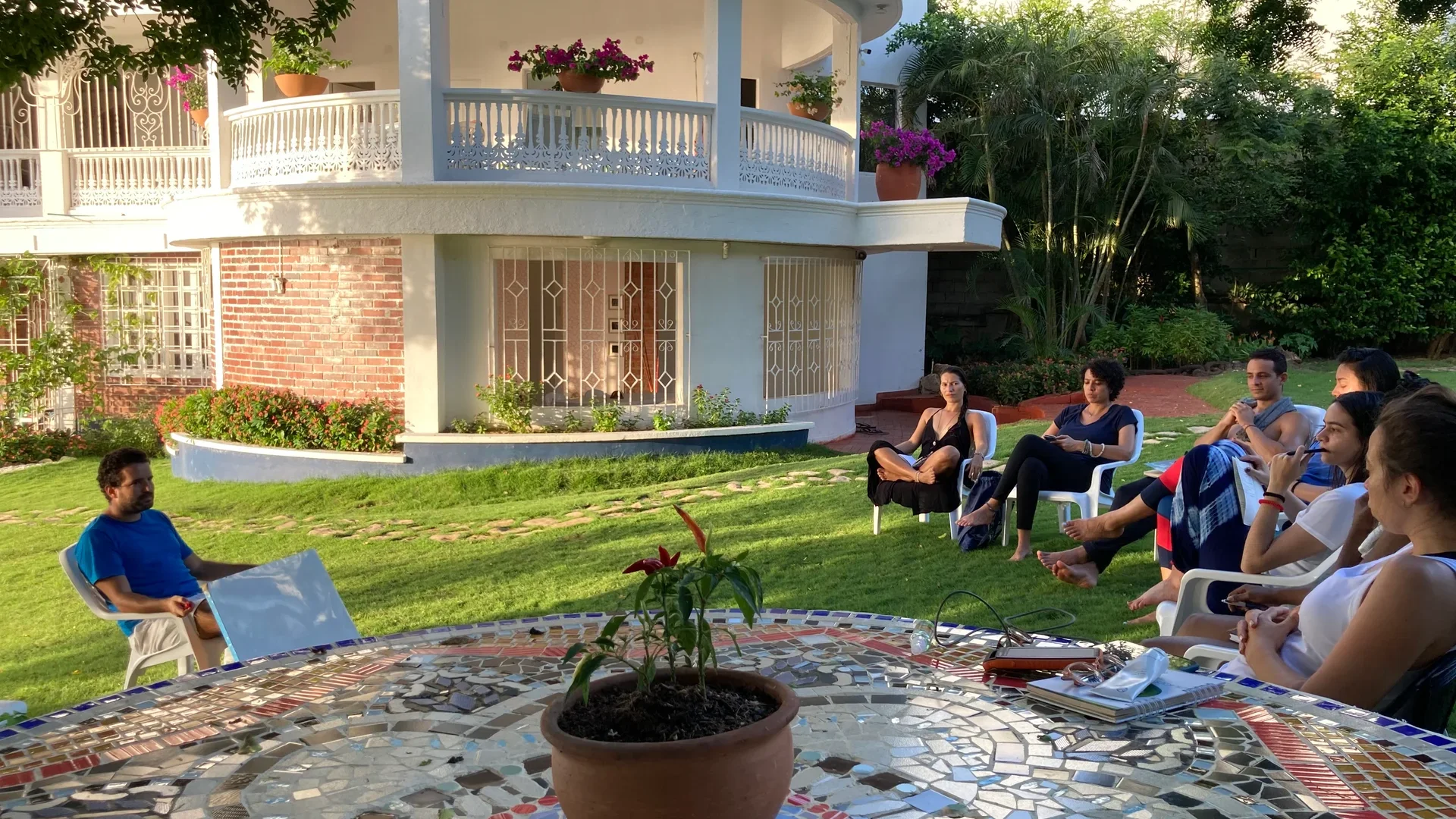Formación Internacional de Yoga 200 Horas Semipresencial en Barranquilla, Colombia